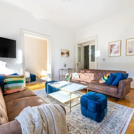 Charming 2bedroom Old Town Daire *