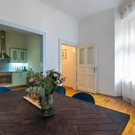 Charming 2bedroom Old Town Prag