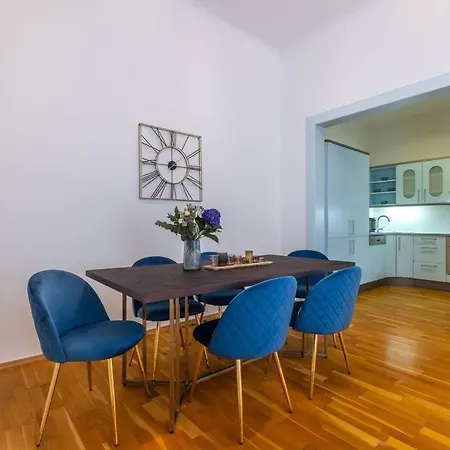 Charming 2bedroom Old Town *