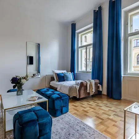 Charming 2bedroom Old Town Daire