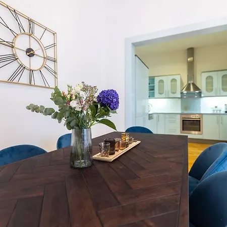 Charming 2br Old Town In Prime Location By Easybnb Premium Apartament