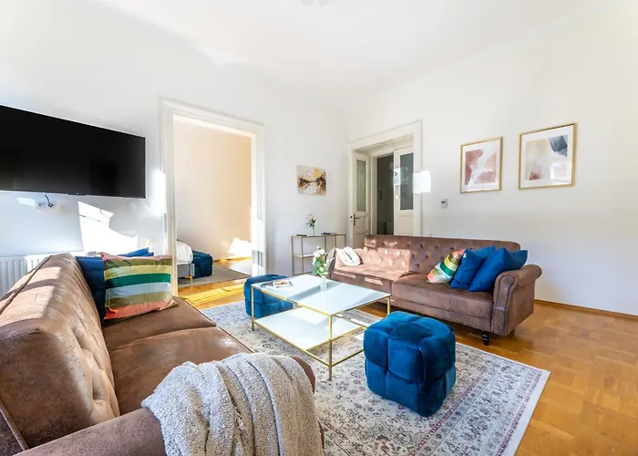 Charming 2bedroom Old Town Apartment *