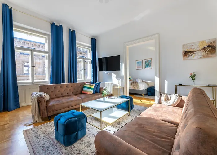 Charming 2bedroom Old Town Apartment *