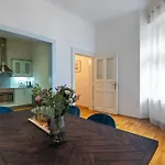 Charming 2br Old Town In Prime Location By Easybnb Premium براغ