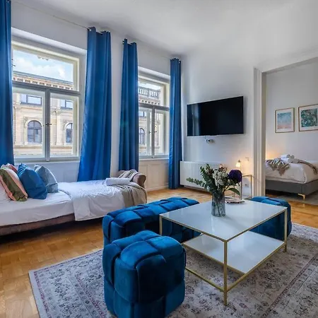 Charming 2br Old Town In Prime Location By Easybnb Premium